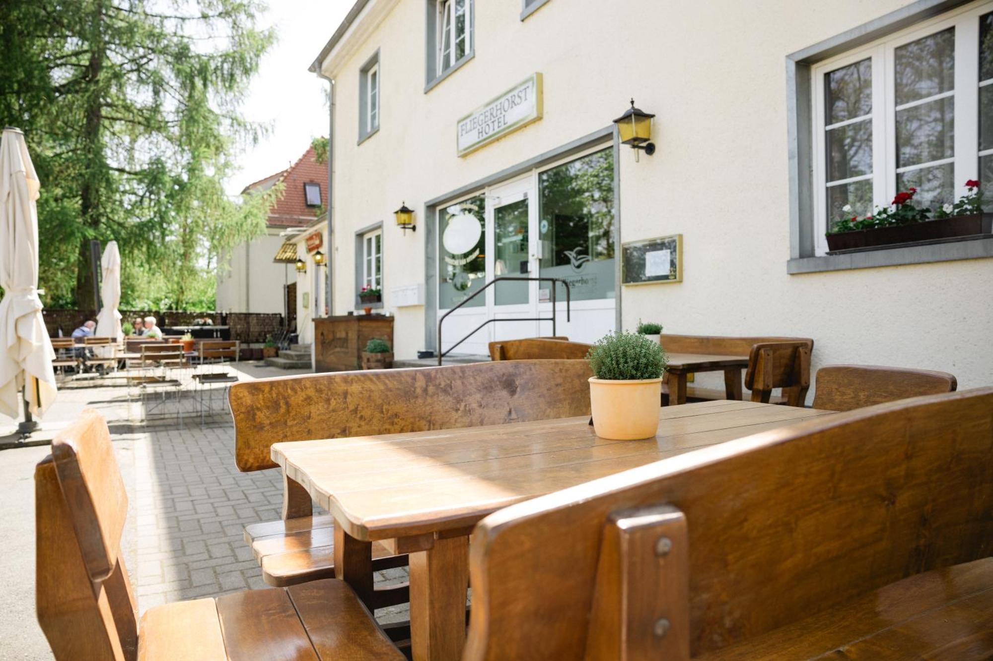 Hotel Fliegerhorst Dresde Exterior foto